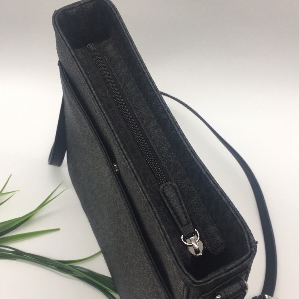 Michael Kors LG MESSENGER Crossbody Black - Picture 3 of 8